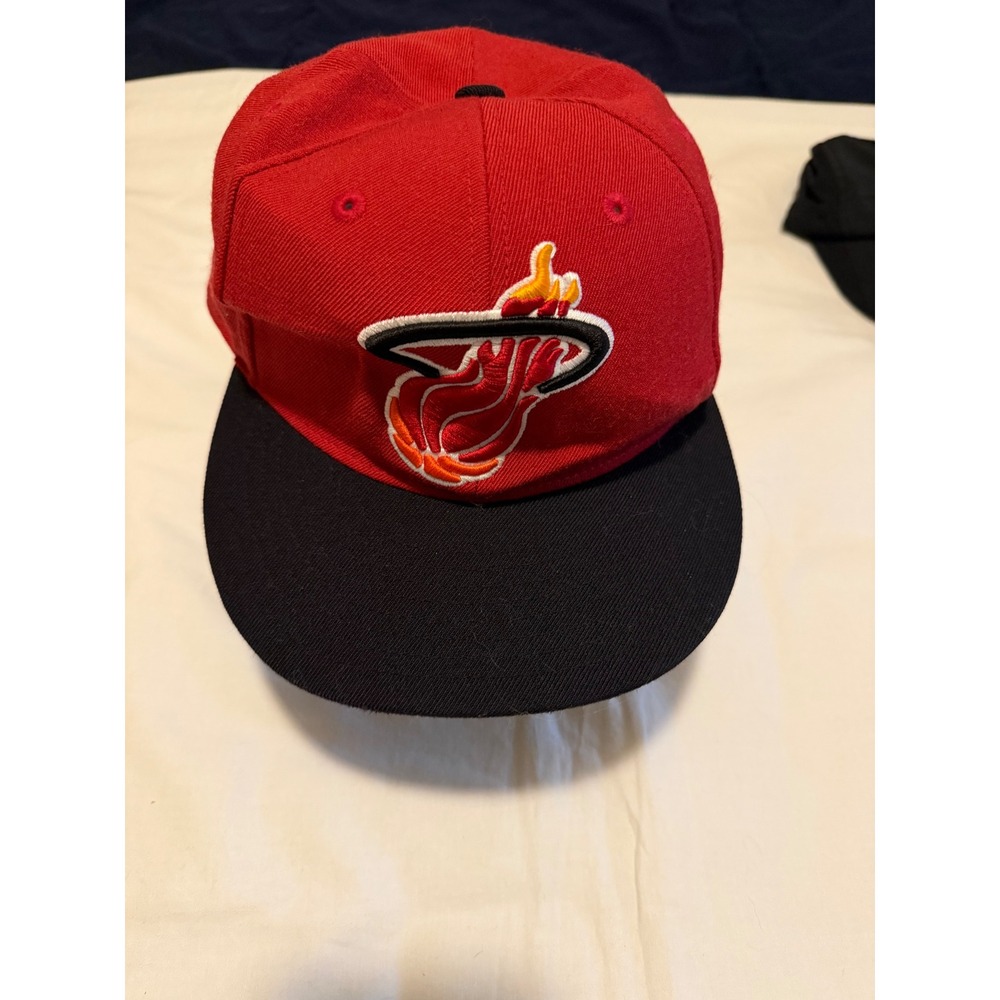 Mitchell‎ & Ness Miami Heat Hardwood Classics Fitted Hat Red Black 7 1/2 NBA Cap